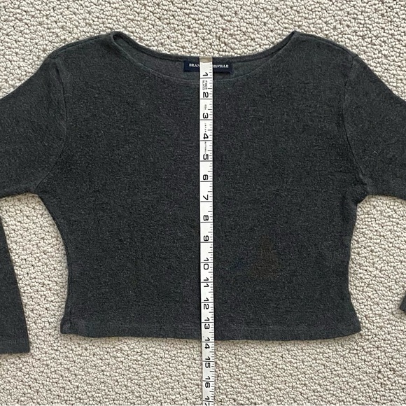 Brandy Melville Cropped 3/4 Sleeve Top - Picture 6 of 7
